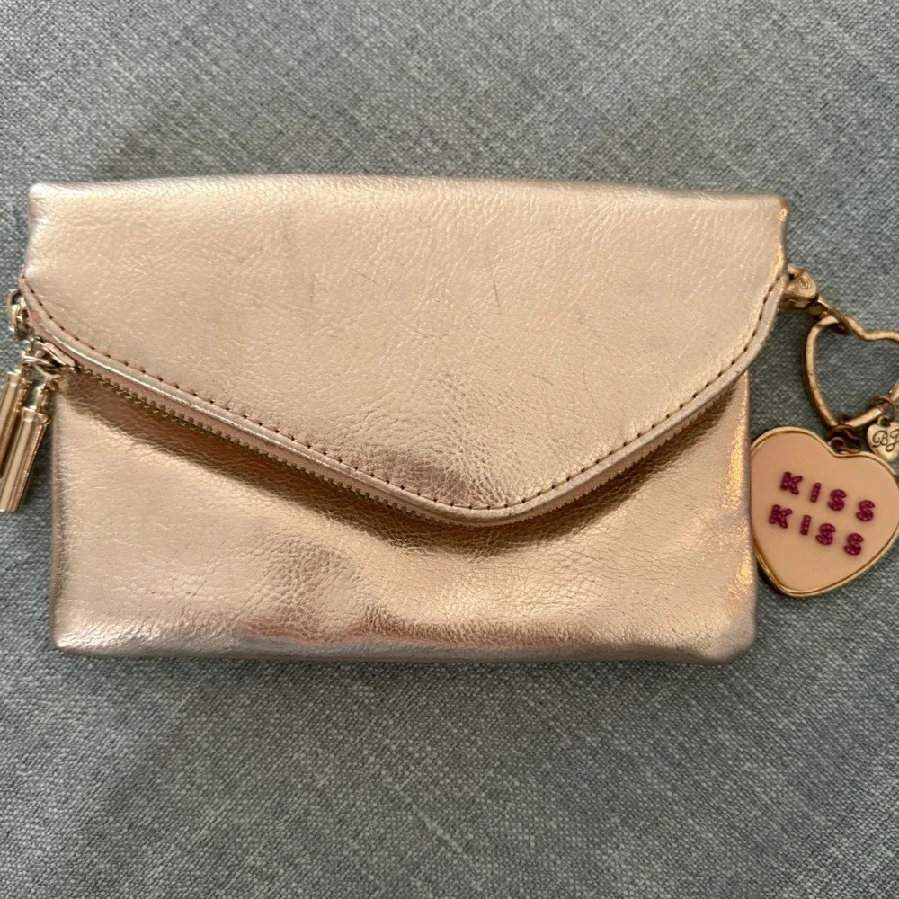 Betsey Johnson Rose Gold Metallic Envelope Coin Purse‎ Kiss Kiss Heart Charm
